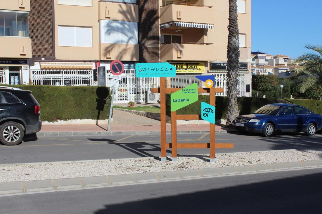 Bungalow With 2 Bedrooms And Roof Terrace In The Center Of La Zenia. Free Wifi. Orihuela Eksteriør bilde